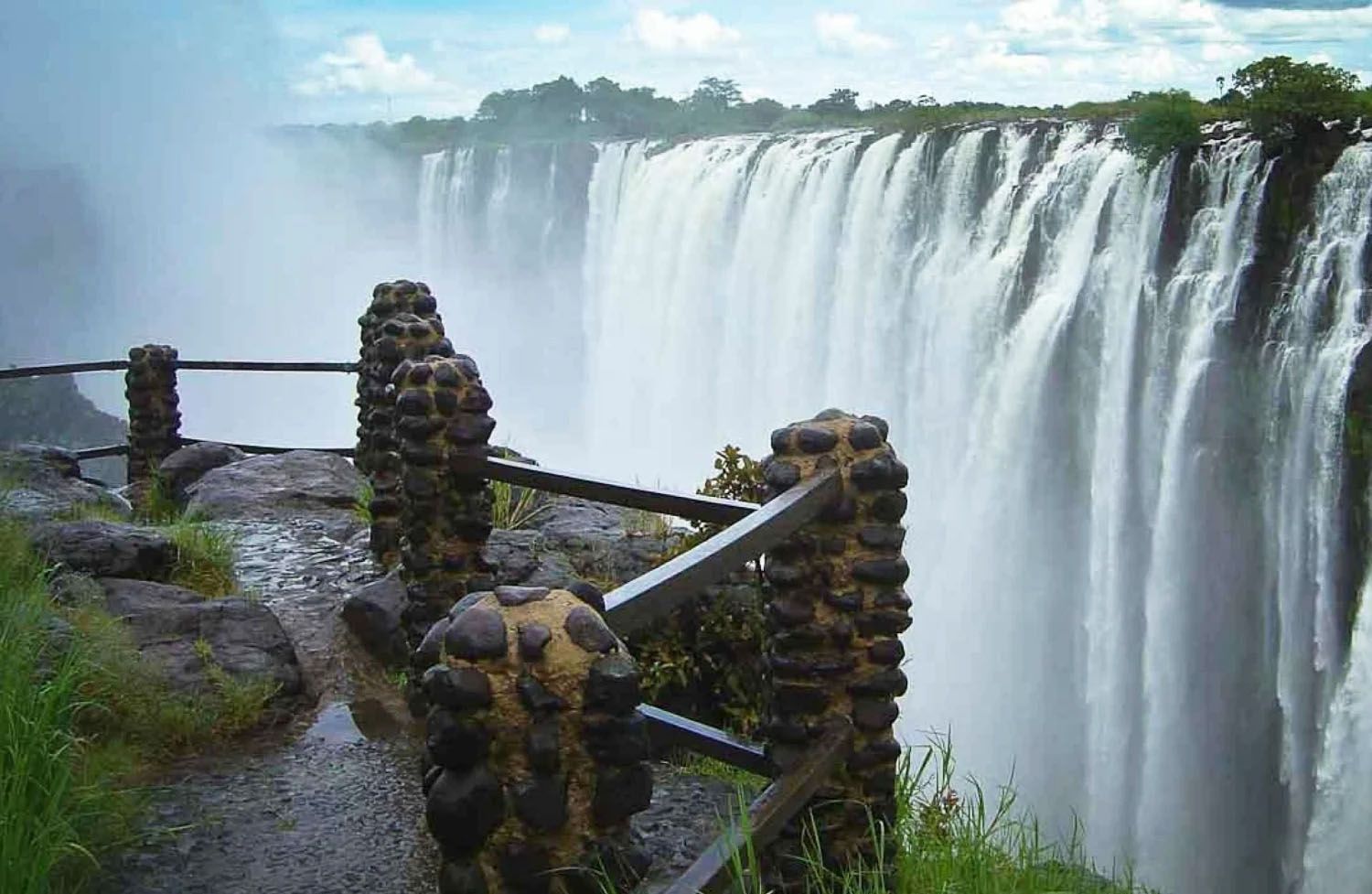 Основной поток водопада Виктория